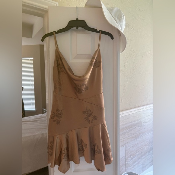 Oh Polly mini dress gold size 4 NWT - Picture 6 of 6